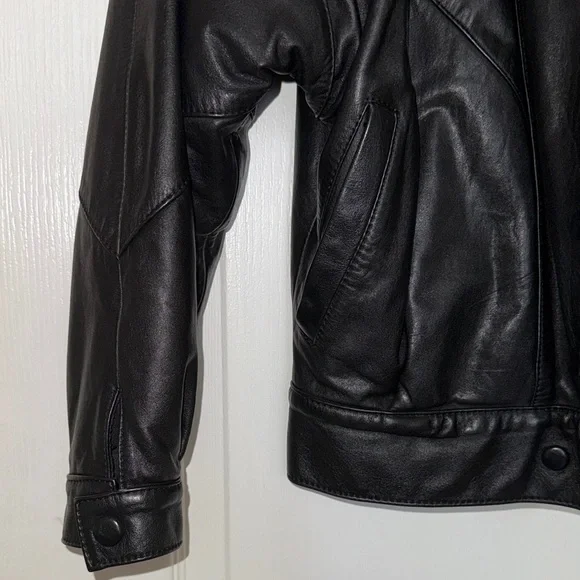 Black Leather Jacket Small size with padding shoulders - Picture 5 of 10